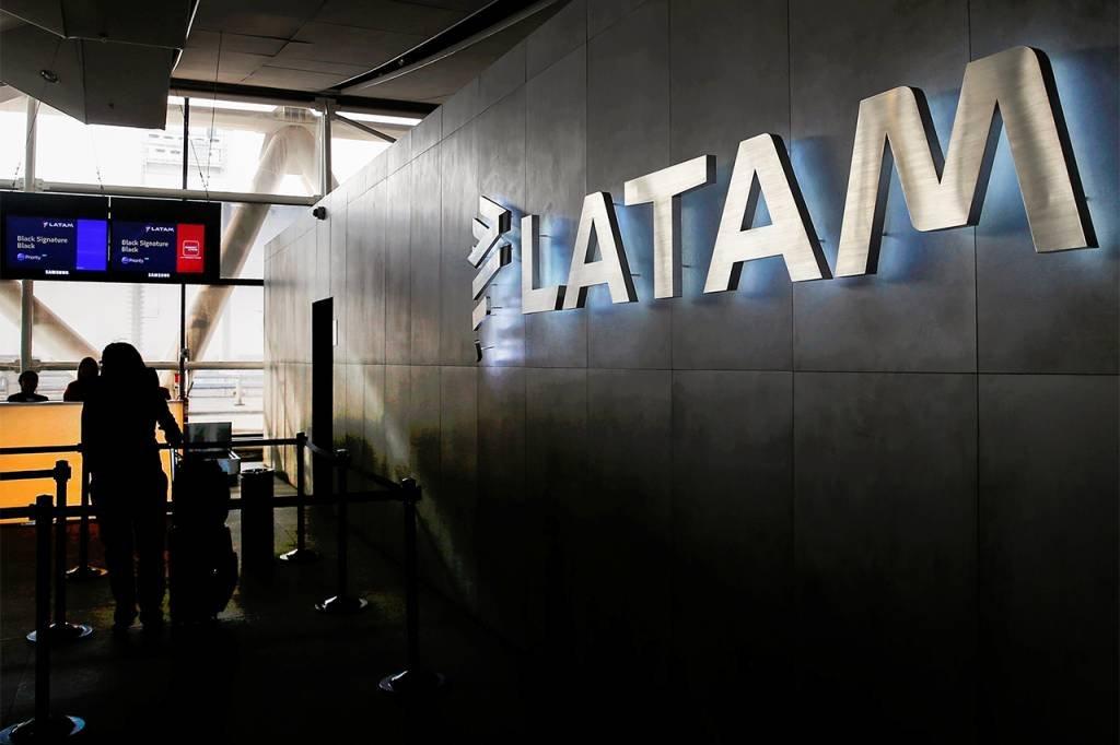 No escuro: falta de visibilidade sobre futuro do setor faz Latam pedir proteção contra credores, logo após Avianca (Rodrigo Garrido/Reuters)