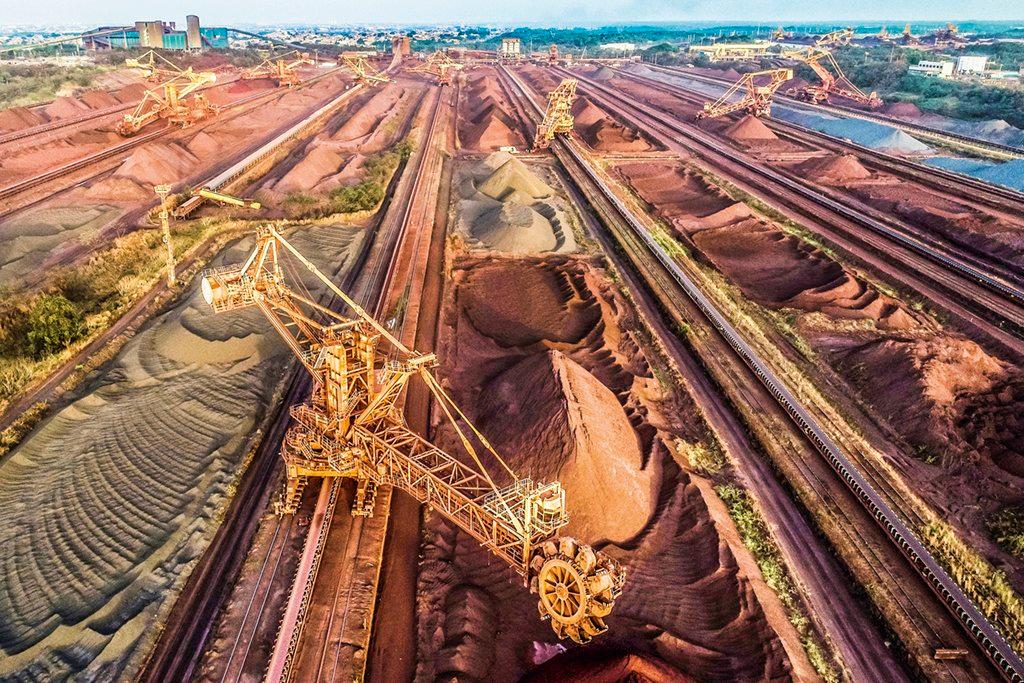 Esteiras transportadoras de minério de ferro da Vale no Porto de Itaqui, no Maranhão 