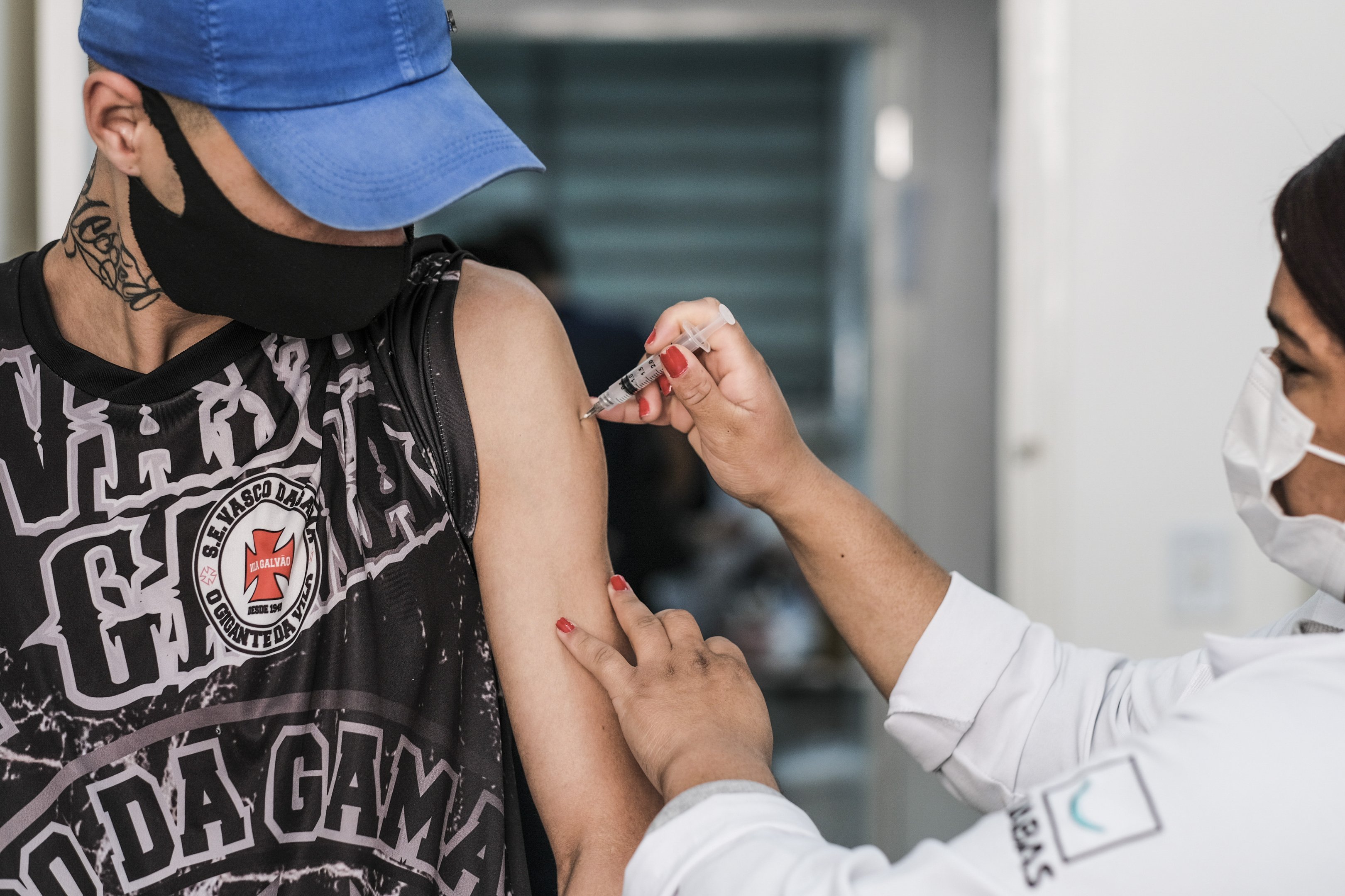 Governo recua e só recomenda vacinação para adolescentes com comorbidades