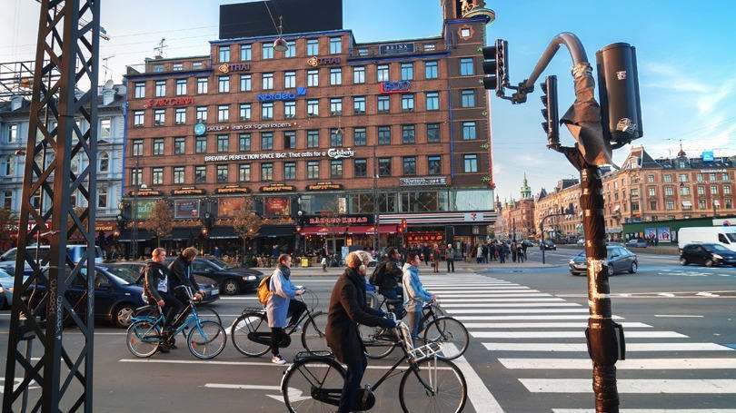 Ciclistas em Copenhague, na Dinamarca: metade da população se locomove sobre duas rodas