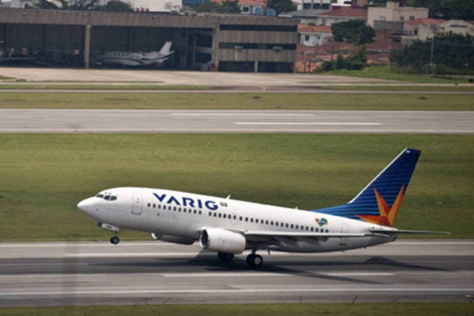 Avião Boeing 737 da Varig decolando do aeroporto de Congonhas, em São Paulo