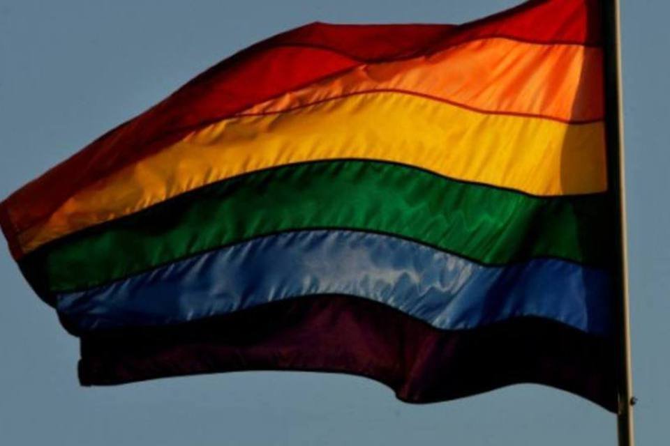 Bandeira com as cores do movimento LGBT