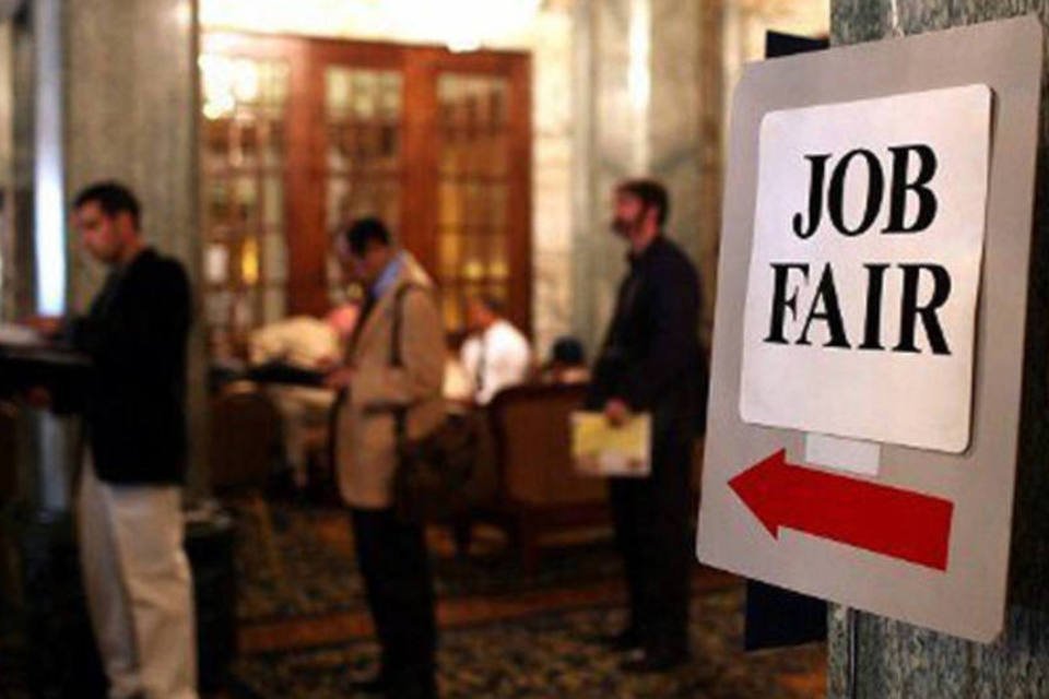 Feira de empregos nos EUA: o desemprego caiu 0,3 ponto em relação a agosto