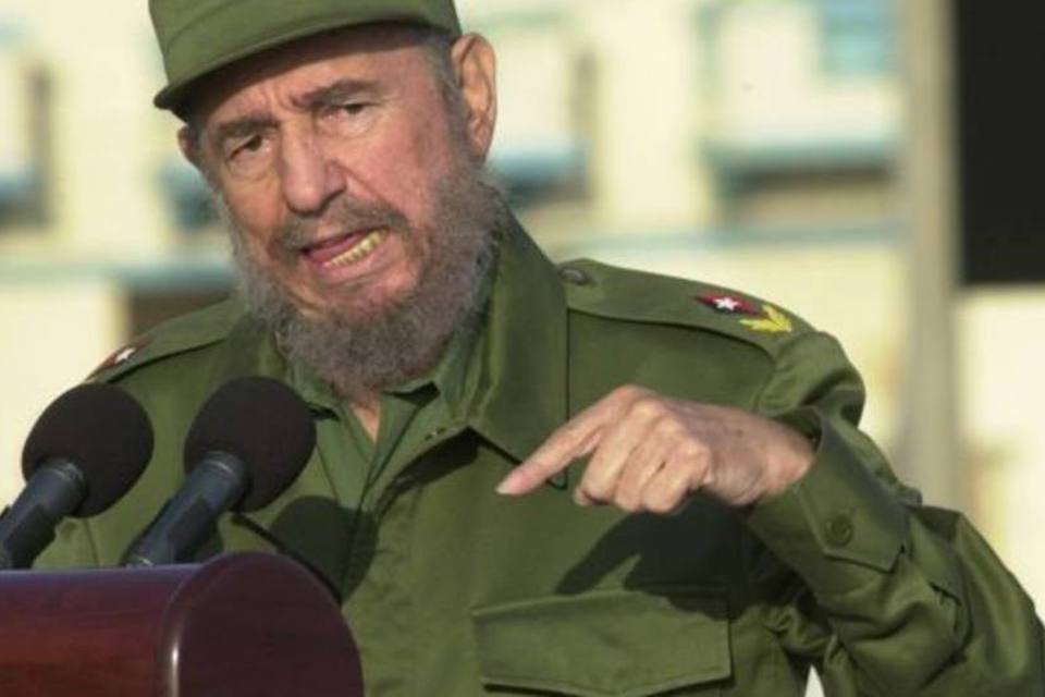 Fidel Castro fardado em discurso