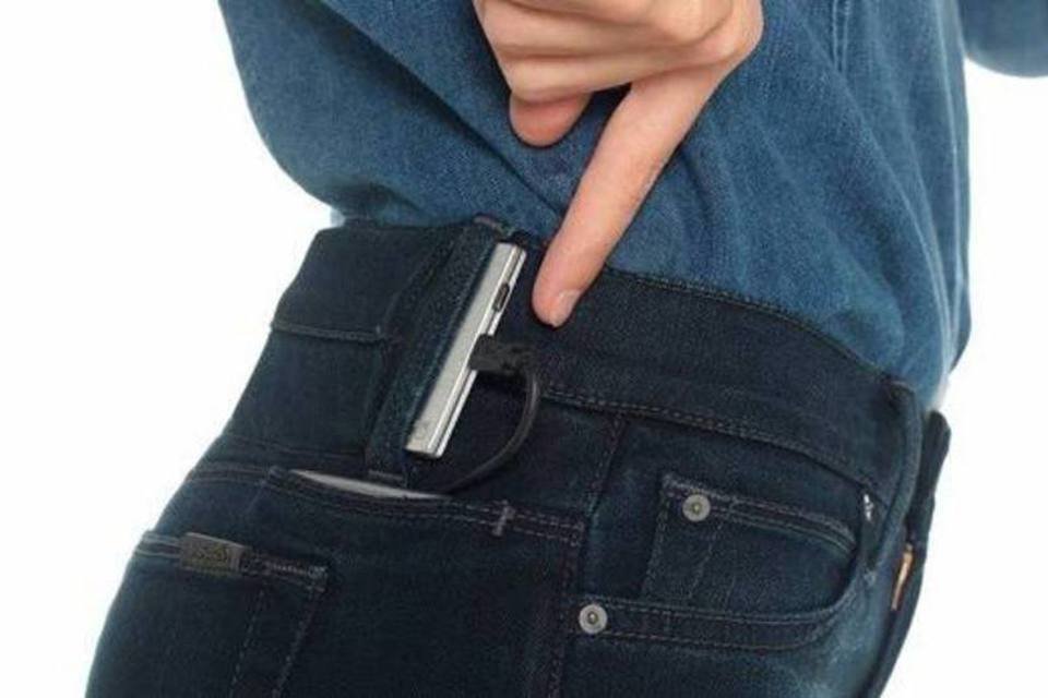 calça jeans com bolso para celular