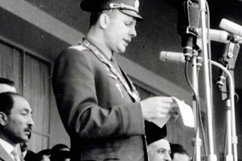 Yuri Gagarin discursa no Egito em 1962