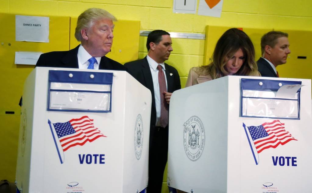 O candidato republicano Donald Trump e sua esposa Melania Trump votam em Nova York no dia 08/11/2016