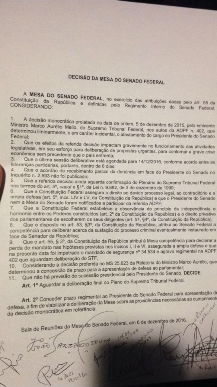 Documento da Mesa Diretora do Senado rejeita afastamento de Renan