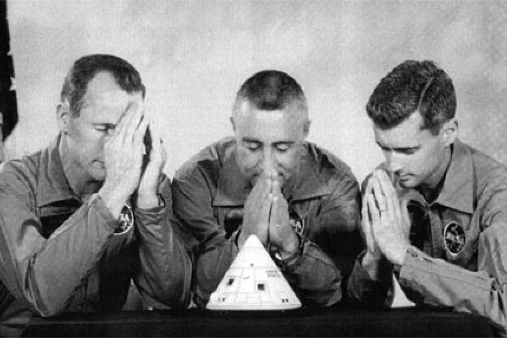 nasa apollo one Gus Grissom (no meio) Ed White (esquerda), Roger Chaffee (direita)