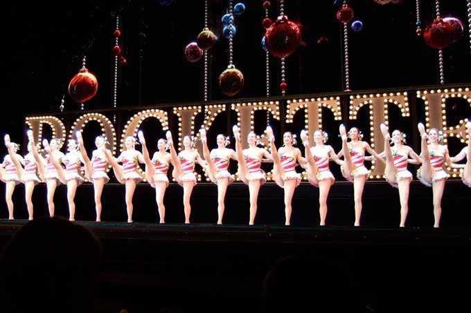 Dançarinas do grupo Rockettes