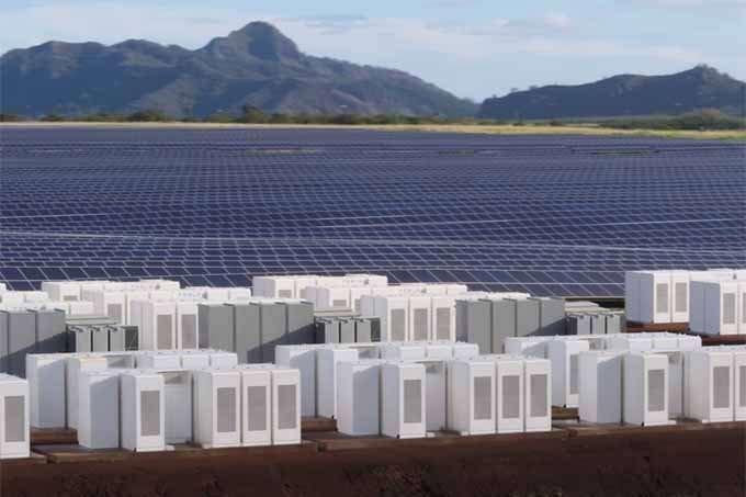 Projeto de armazenamento de energia solar em baterias da Tesla em Kauai, no Havaí.