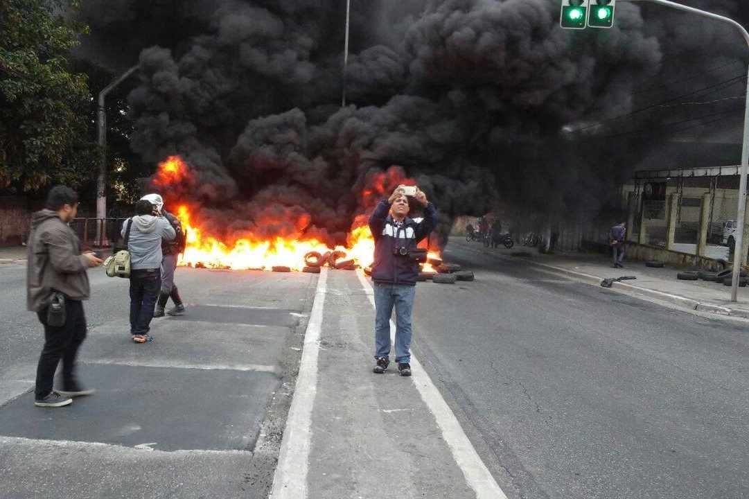 Greve Geral: Manifestação do MTST bloqueia avenida da zona Leste de SP - 28/04/2017