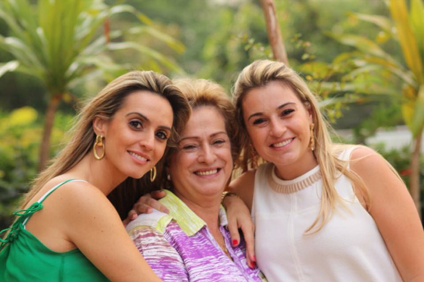 Cintia Pacco D´arienzo com sua mãe e irmã, donas da loja Divina Caixa, no Elo7