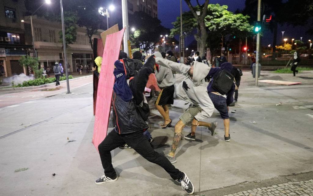 Protesto durante greve geral termina com violência no Rio de Janeiro, dia 28/04/2017