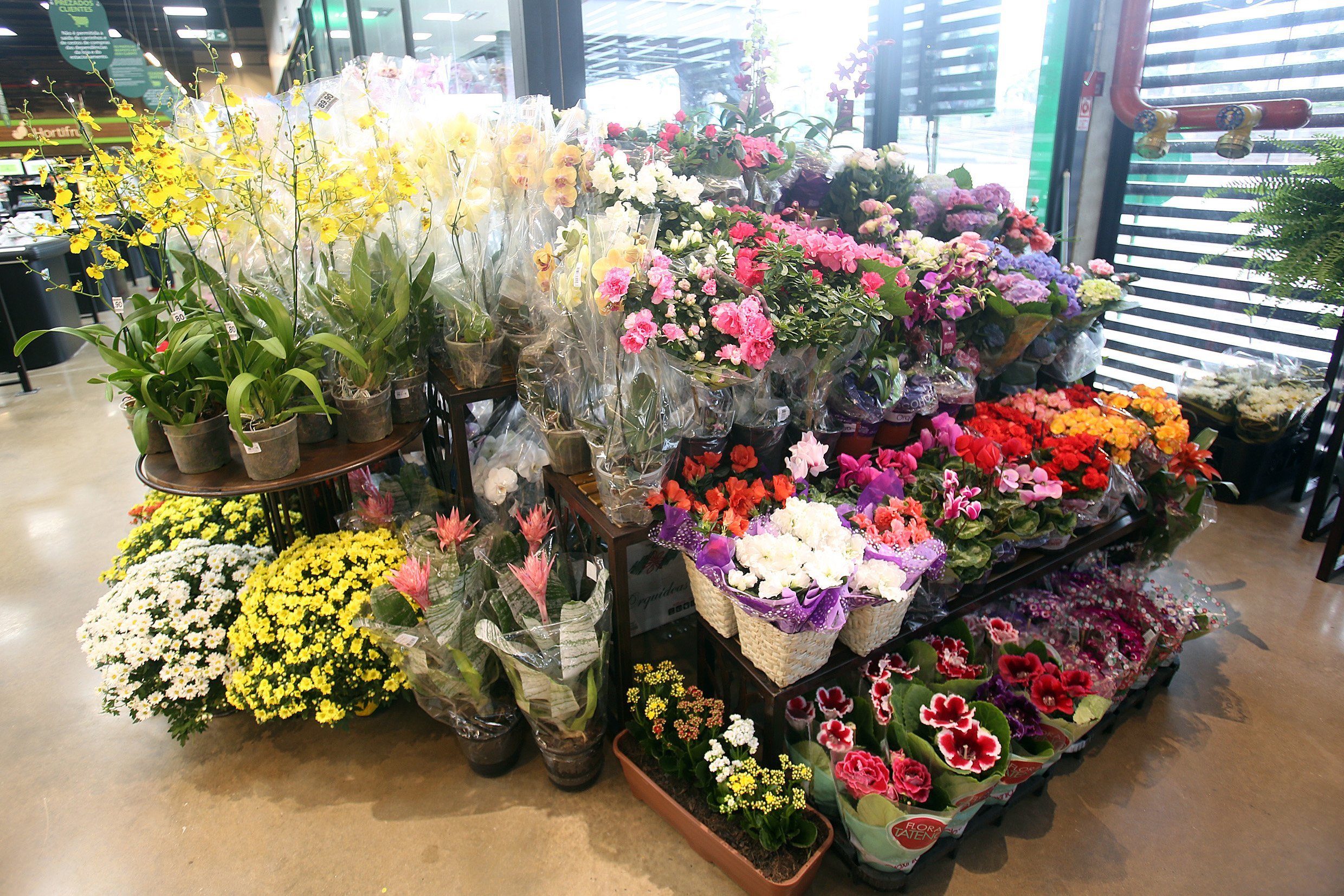 Quiosque de flores em loja do Grupo Pão de Açúcar