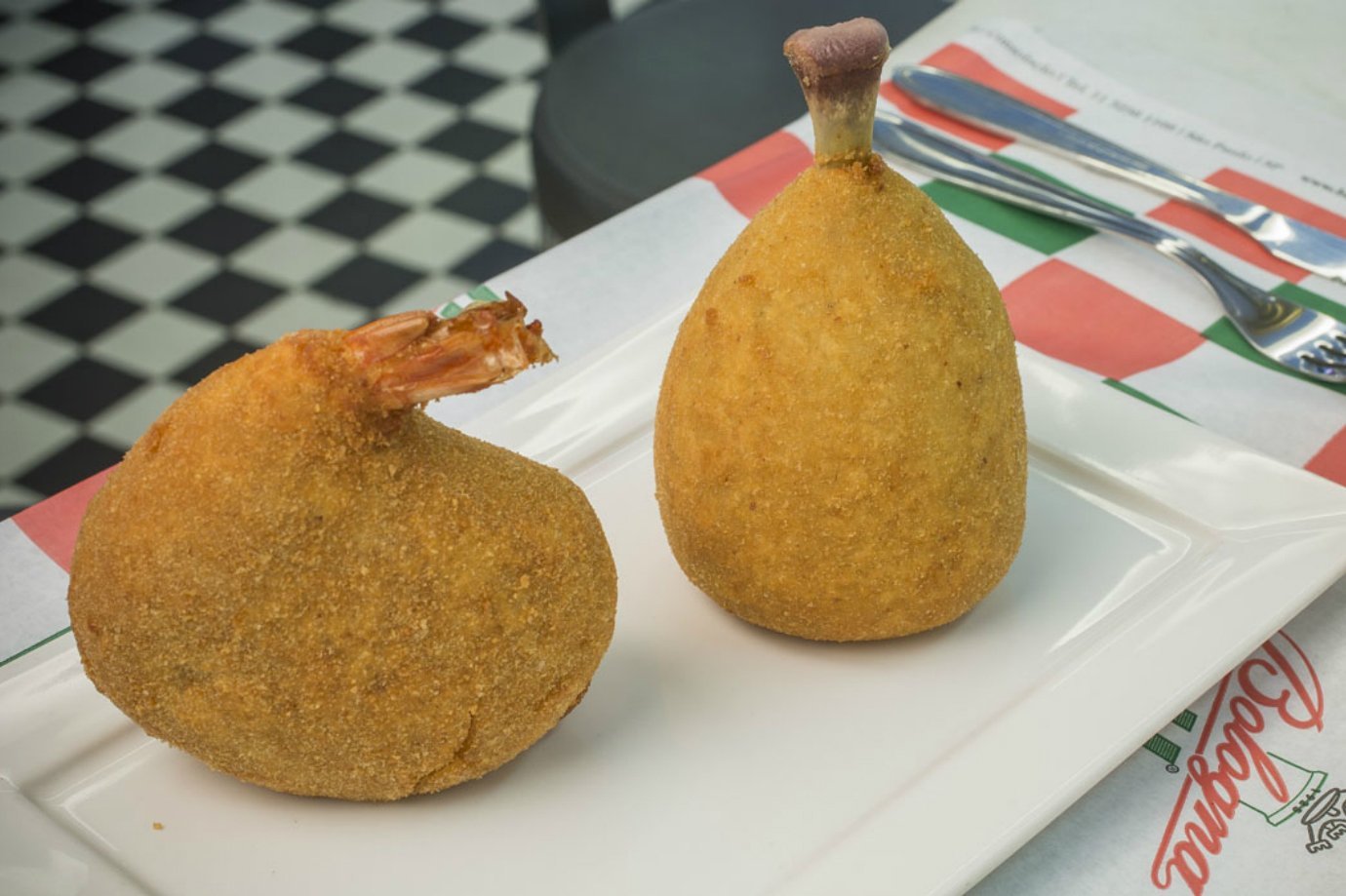 Coxinhas cremosas vendidas no Bologna