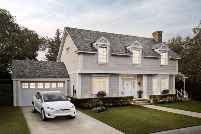 Casa com telhado solar da Tesla, o Solar Roof.