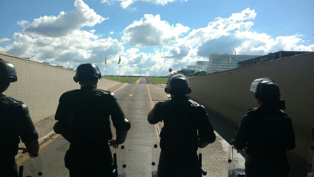 Policiais impedem entrada de manifestantes no Congresso