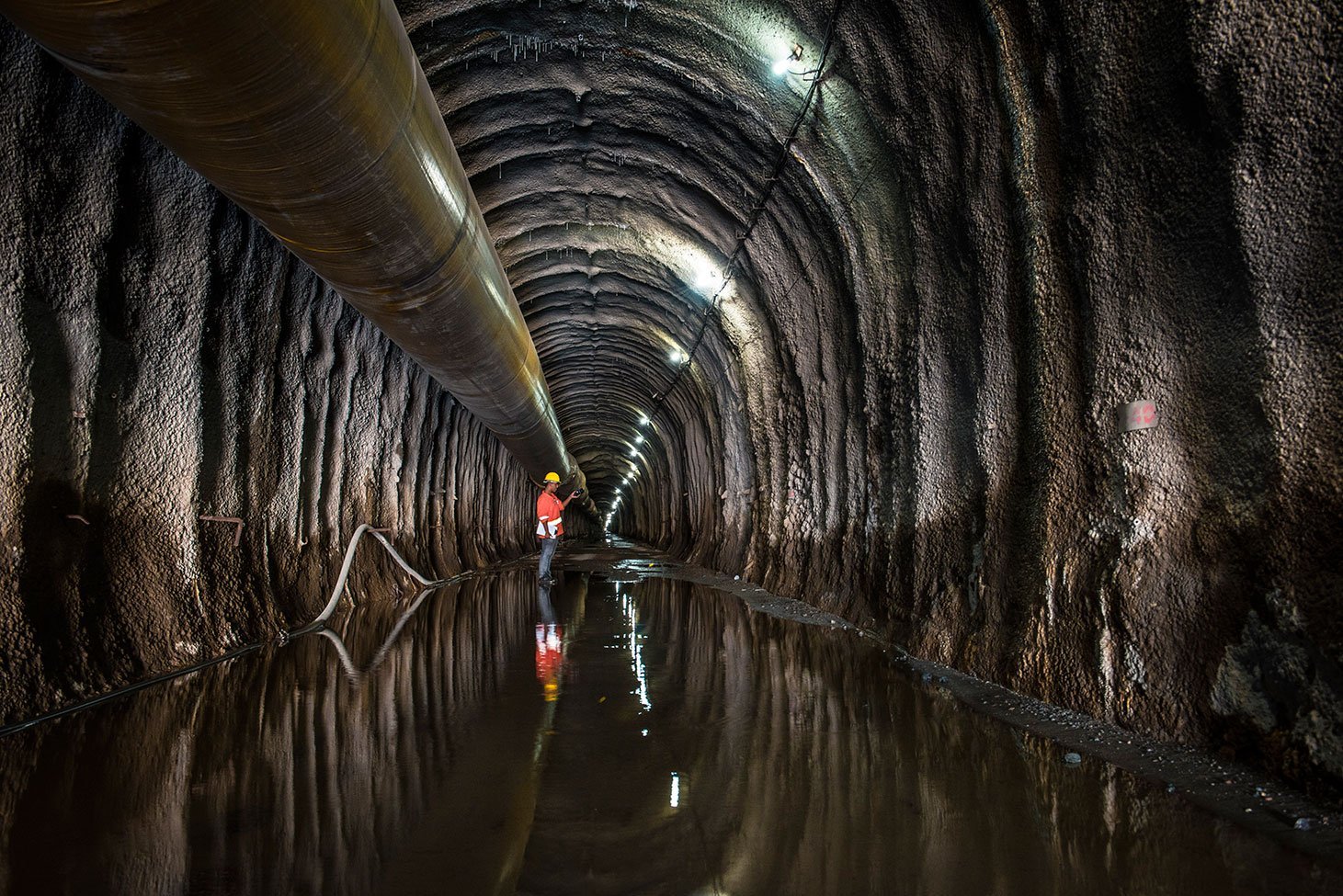 Túnel Engenheiro Giancarlo de Lins Cavalcanti, entre Sertânia-PE e Monteiro-PB; governo promete que água chegará à cidade de Monteiro-PB ainda no mês de março