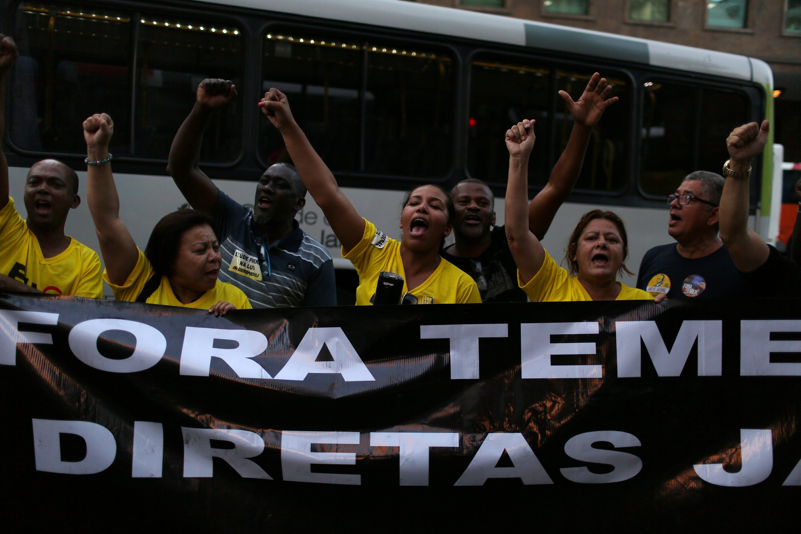 Manifestantes protestam contra o presidente Michel Temer no Rio de Janeiro, dia 30/06/2017