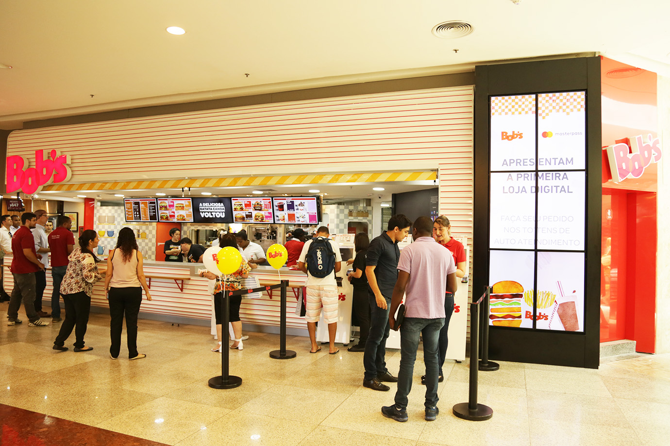 Loja com atendimento 100% digital do Bob's, no Barra Shopping (RJ): rede chegará a três lojas nesse formato em 2017