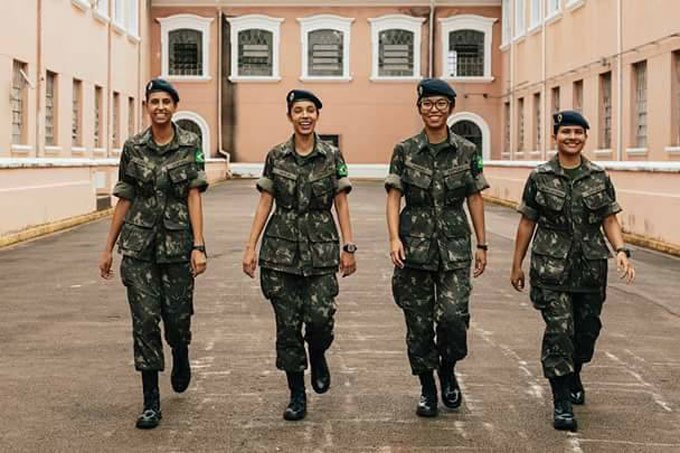 Ex&eacute;rcito brasileiro come&ccedil;a a treinar mulheres para o front | Exame