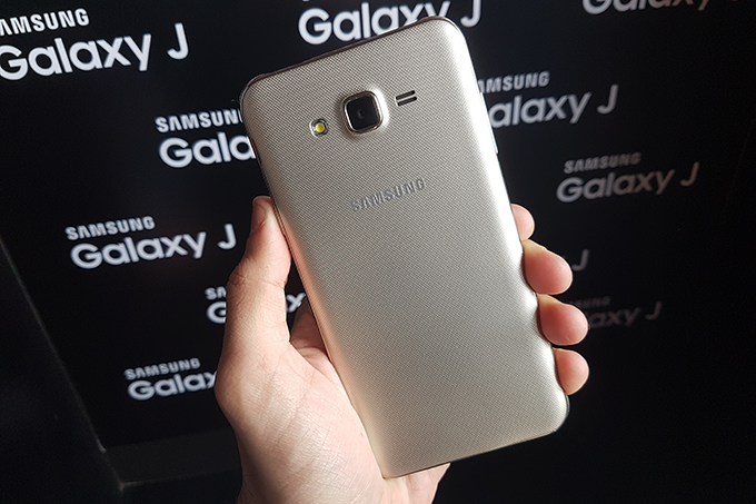 Galaxy-J7-Neo