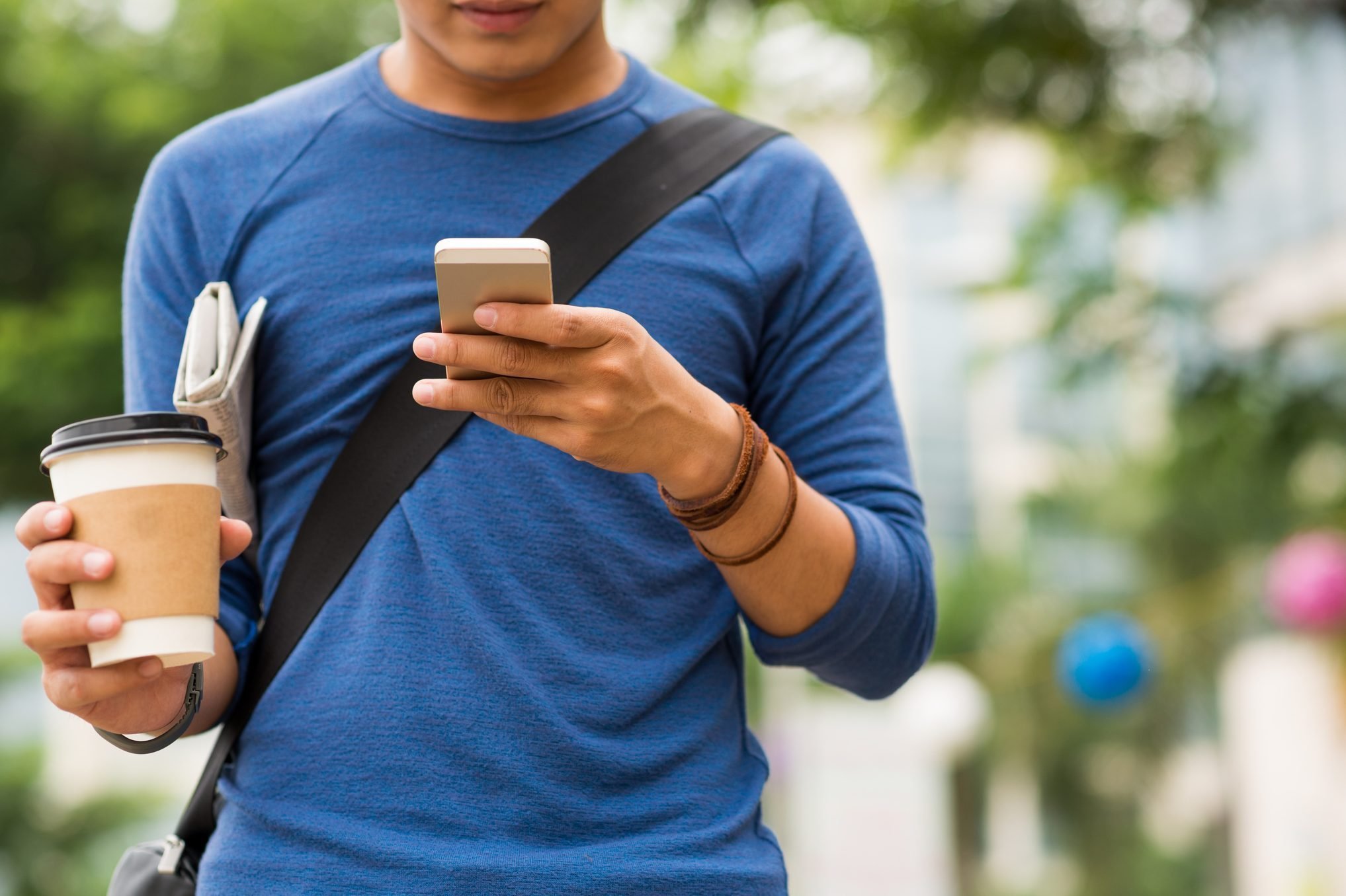 Cidades dos EUA multarão pedestre distraído com celular | Exame