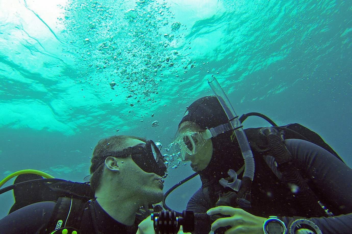 João Pedro Costa, 36 anos, e Adriana Costa, 30 anos, mergulhando em Bonaire