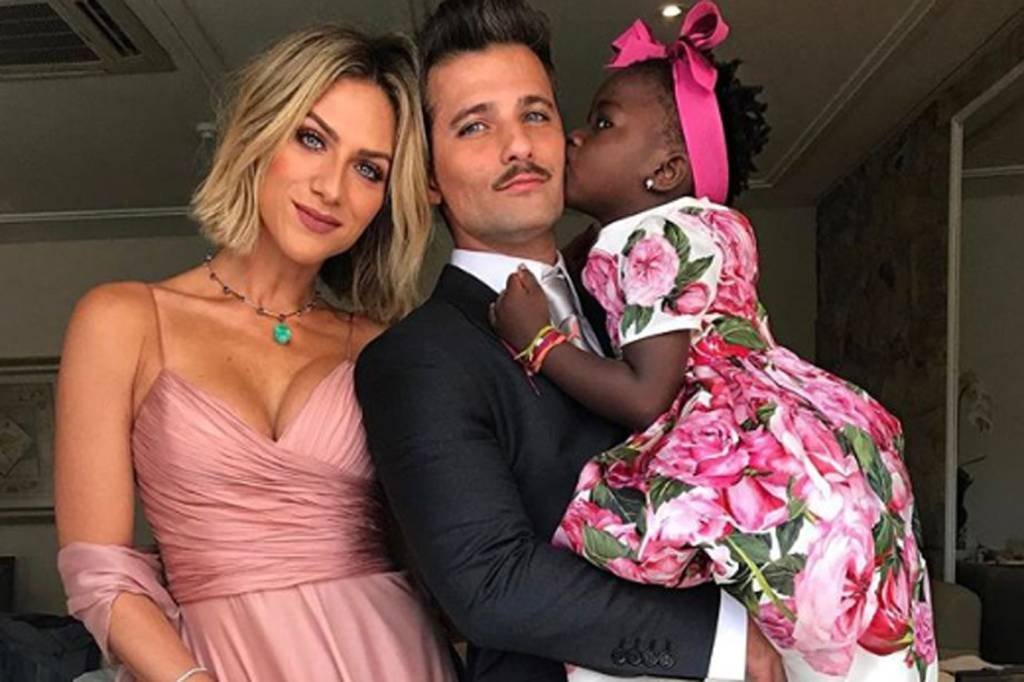 Bruno Gagliasso e Giovanna Ewbank com a filha Titi