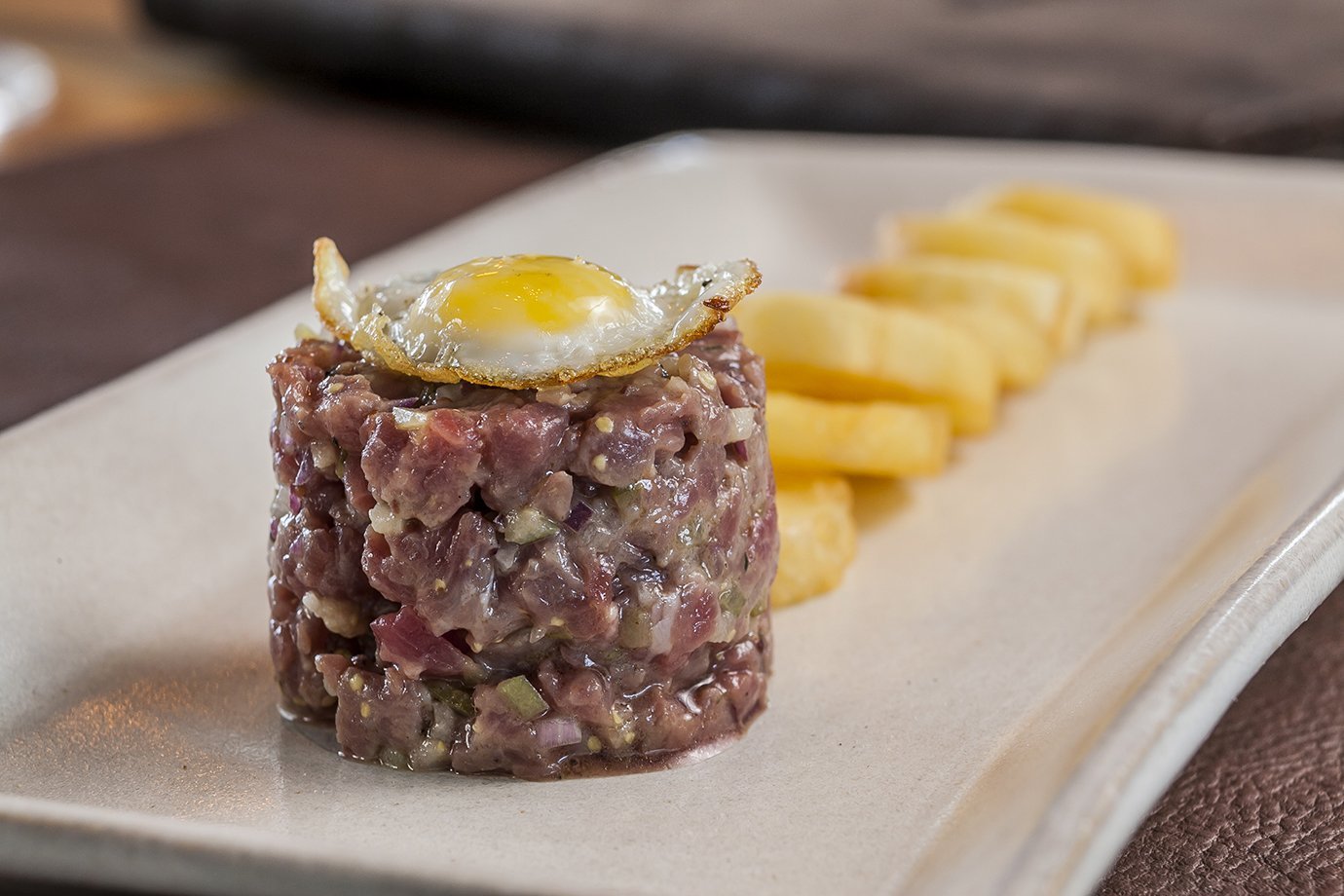 Steak tartar de patinho, do Sal Gastronomia