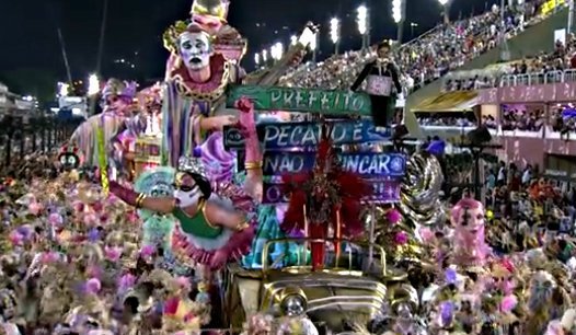 Desfile da Mangueira protestou contra o prefeito Crivella