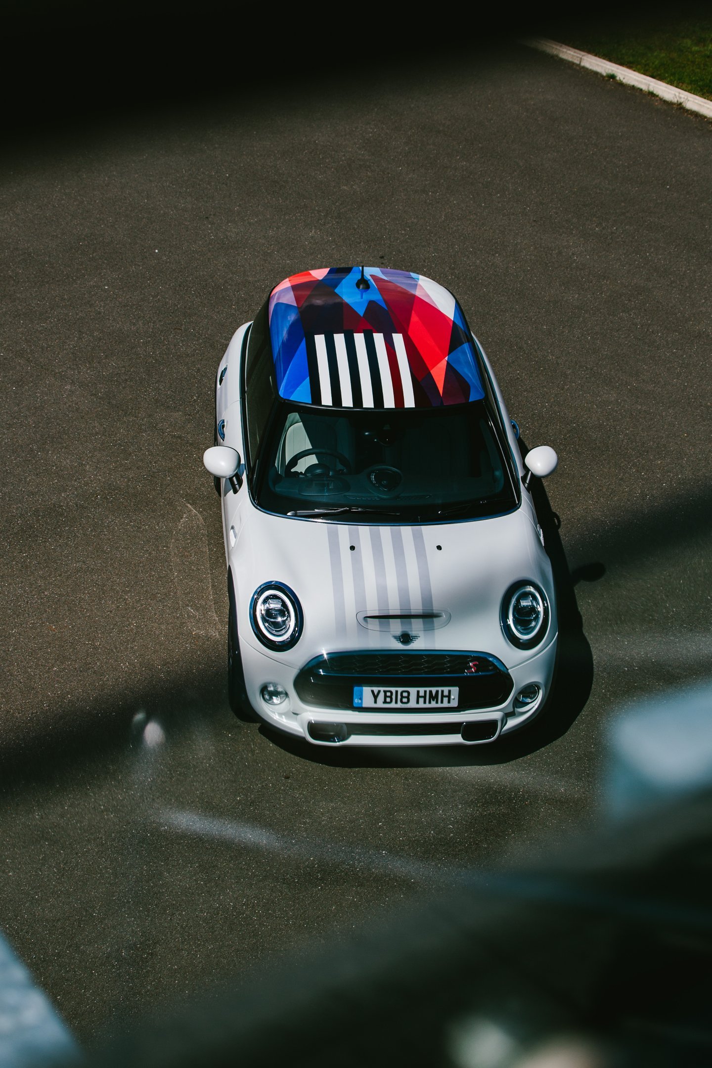 MINI Hatch: lançamento se inspira no casamento real do Príncipe Harry