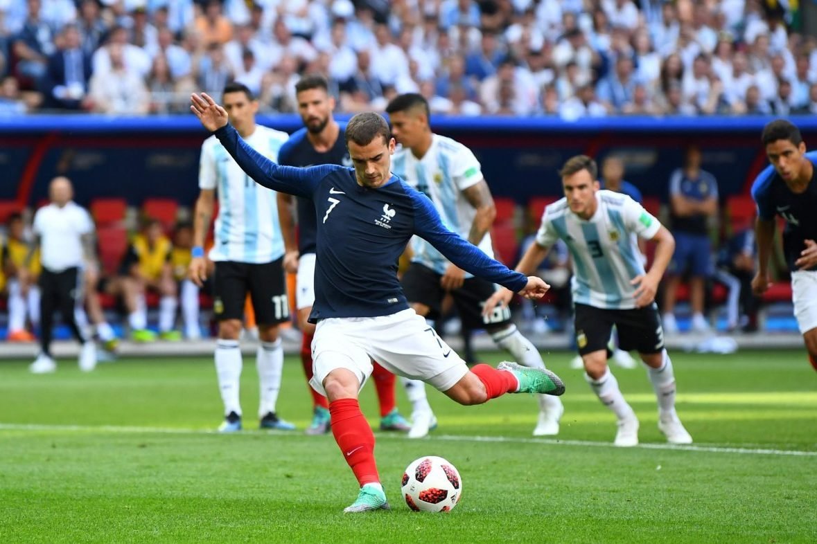 Antoine Griezmann marca primeiro gol da França contra a Argentina nas oitavas de final da Copa do Mundo