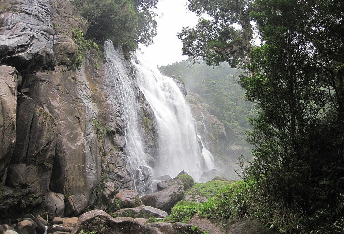 Cachoeira Véu da Noiva, em Biritiba Mirim