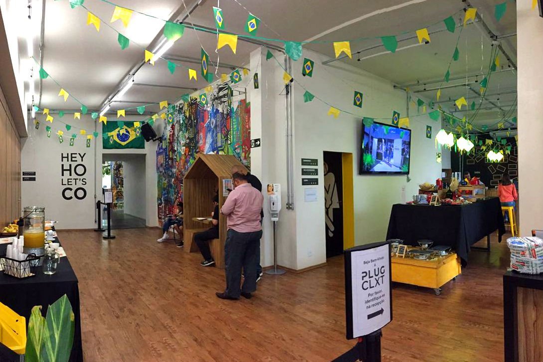 Espaço de coworking Plug preparado para Copa do Mundo de 2018