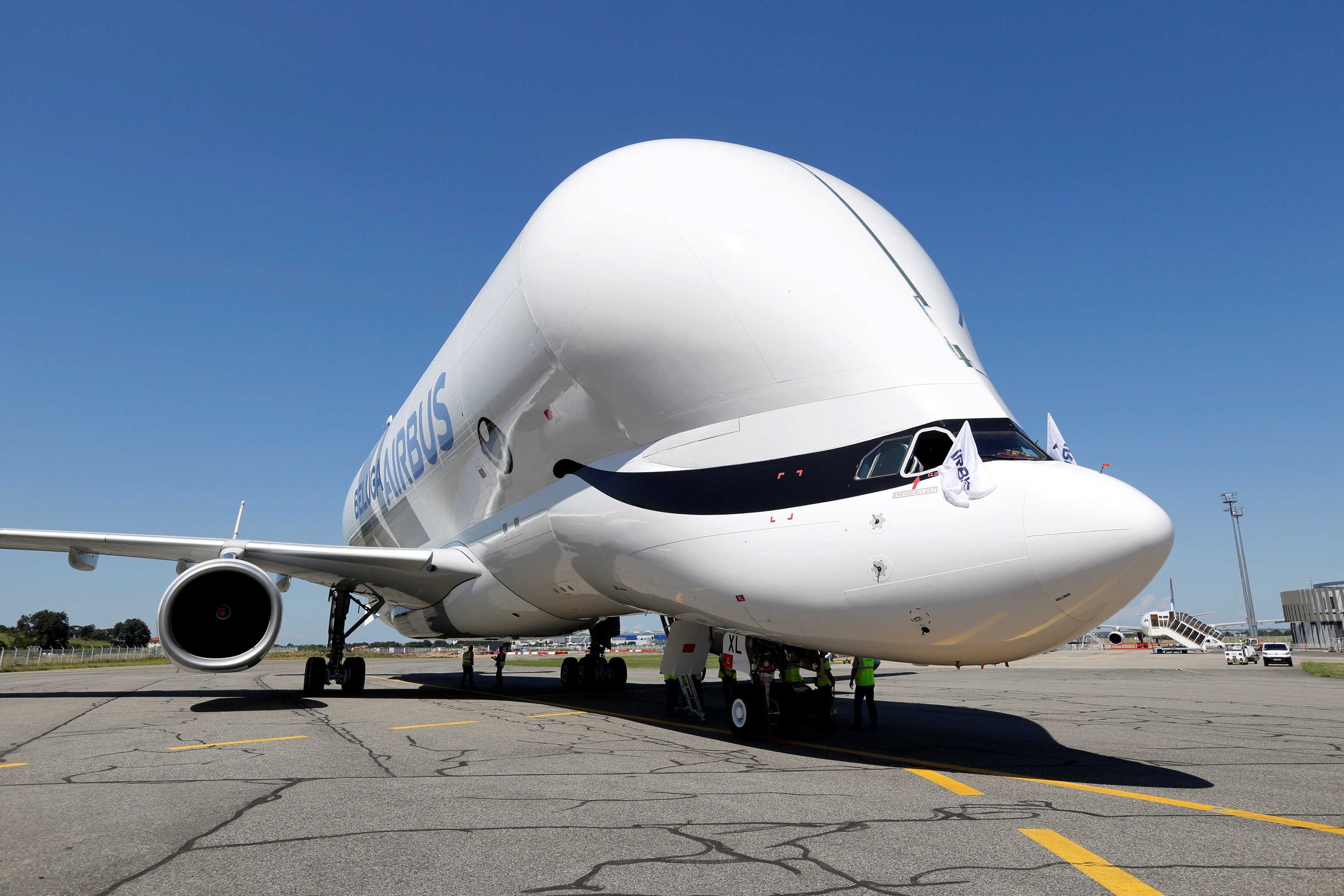 O avião de transporte Airbus Beluga XL voa pela primeira vez em Colomiers, perto de Toulouse, na França