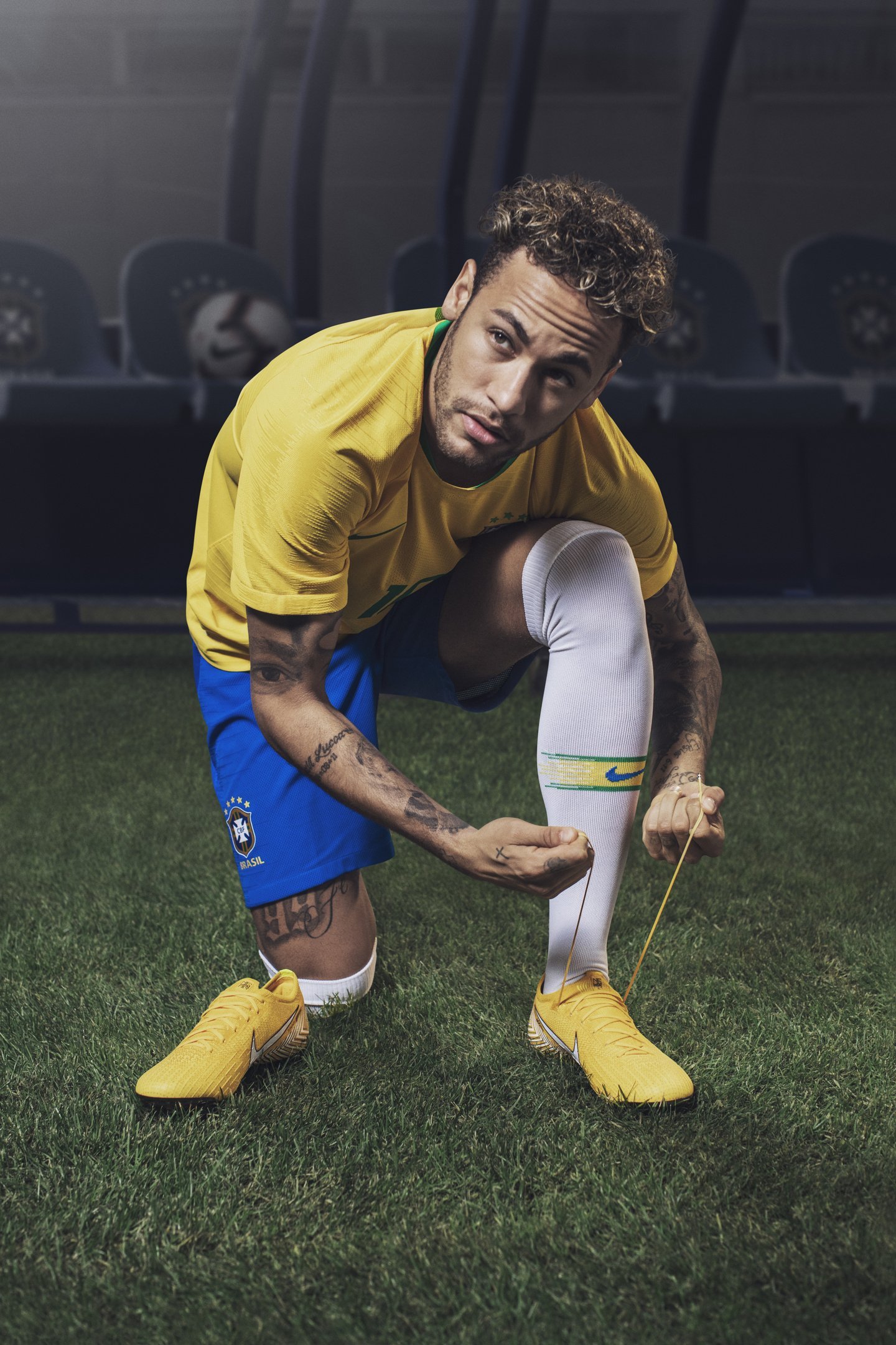 Chuteira neymar sale amarela campo