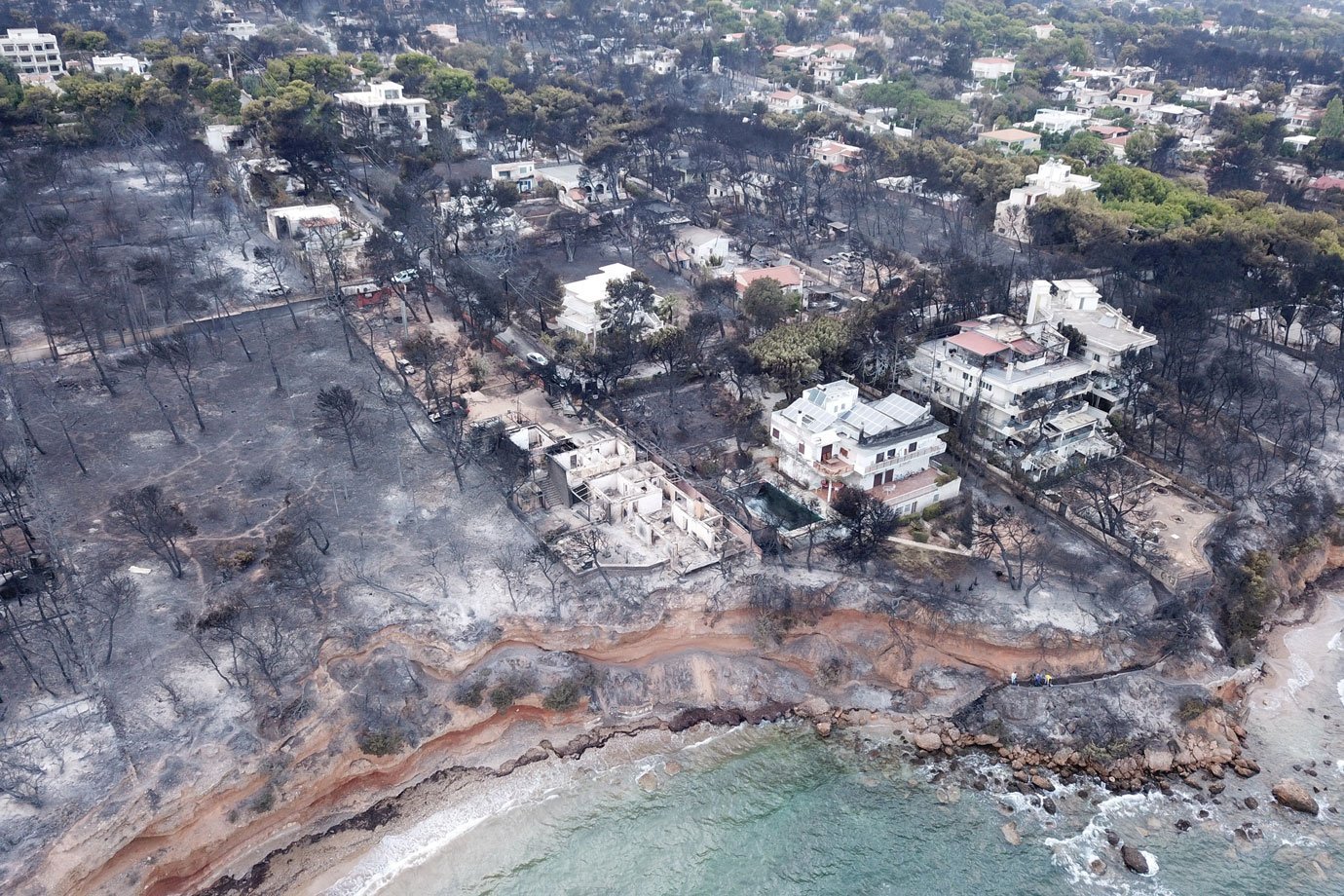 Dezenas de pessoas morrem em incêndio na Grécia