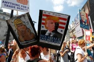 Manifestantes protestam contra visita de Trump ao Reino Unido