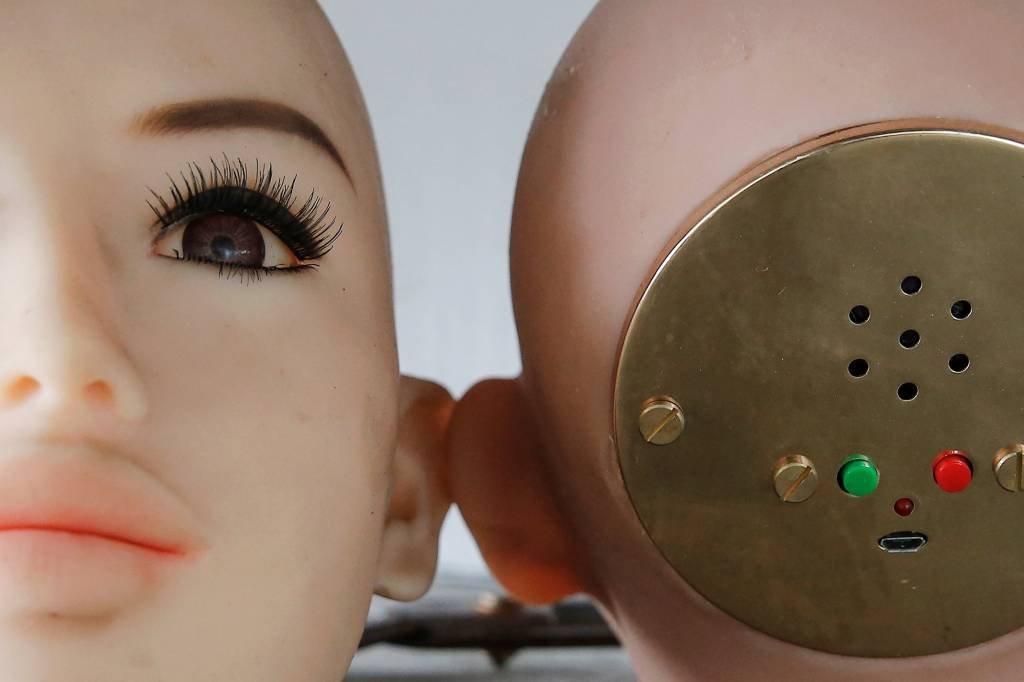 Fabricação de bonecas sexuais "inteligentes" pela WMDOLL na China