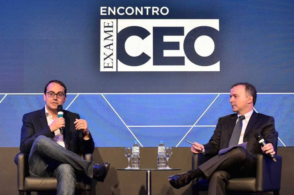 Steleo Tolda, COO do Mercado Livre, e André Lahóz Mendonça de Barros, diretor editorial de EXAME, no Encontro EXAME CEO 2018