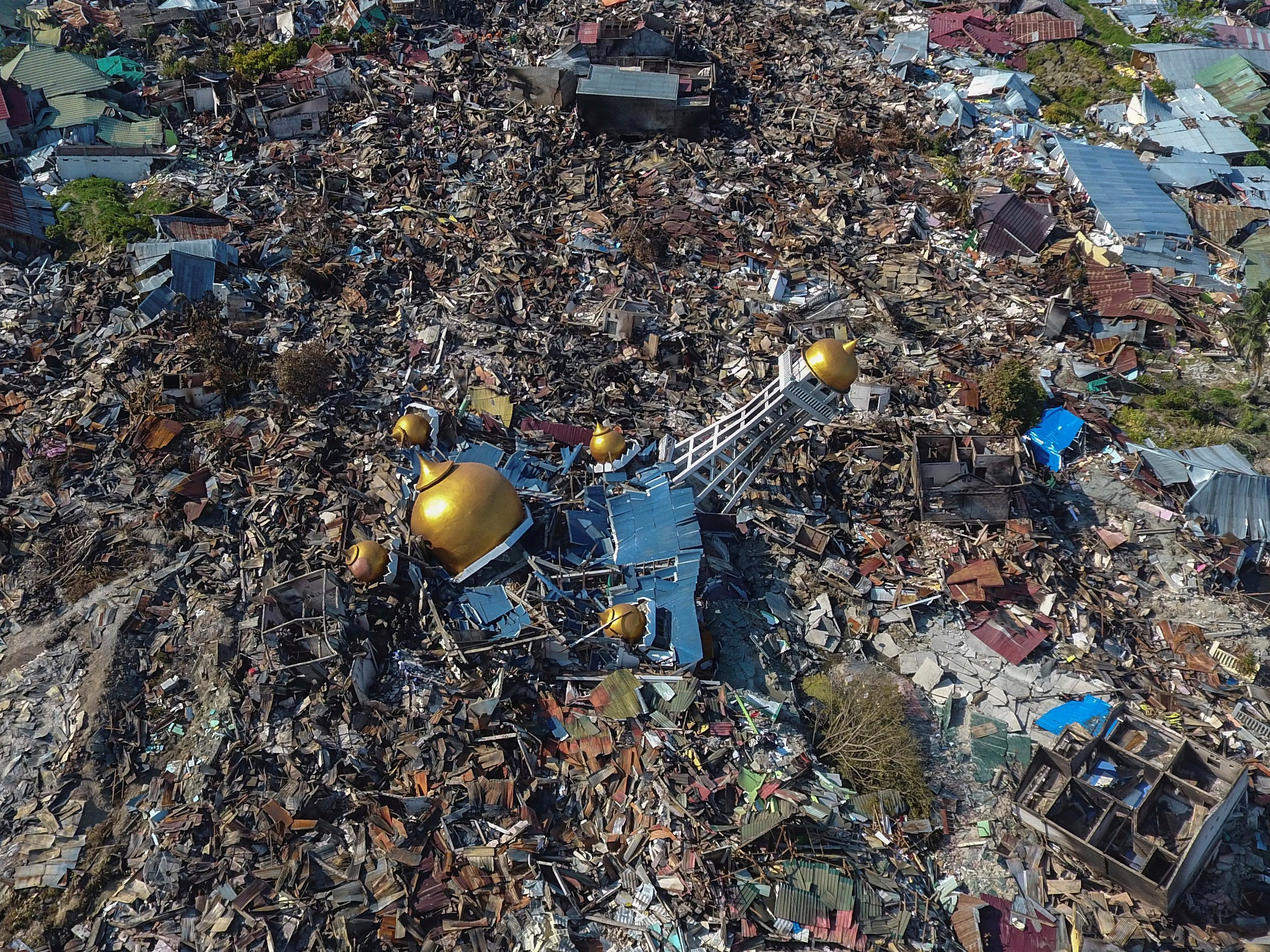 Terremoto seguido de tsunami deixa mais de 800 mortos na Indonésia