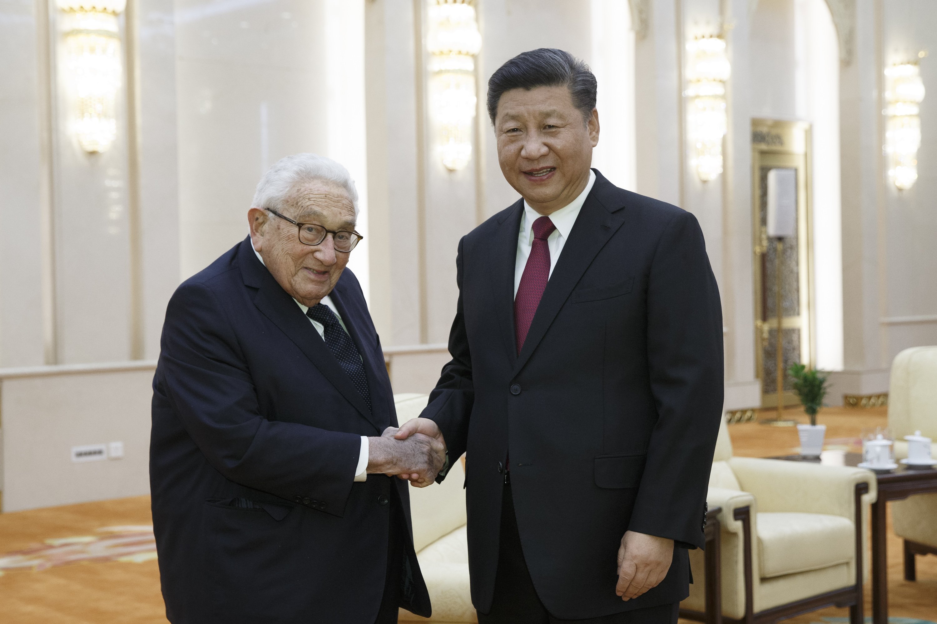 Ex-secretário de Estado dos Estados Unidos, Henry Kissinger, se reuniu com o presidente da China, Xi Jinping