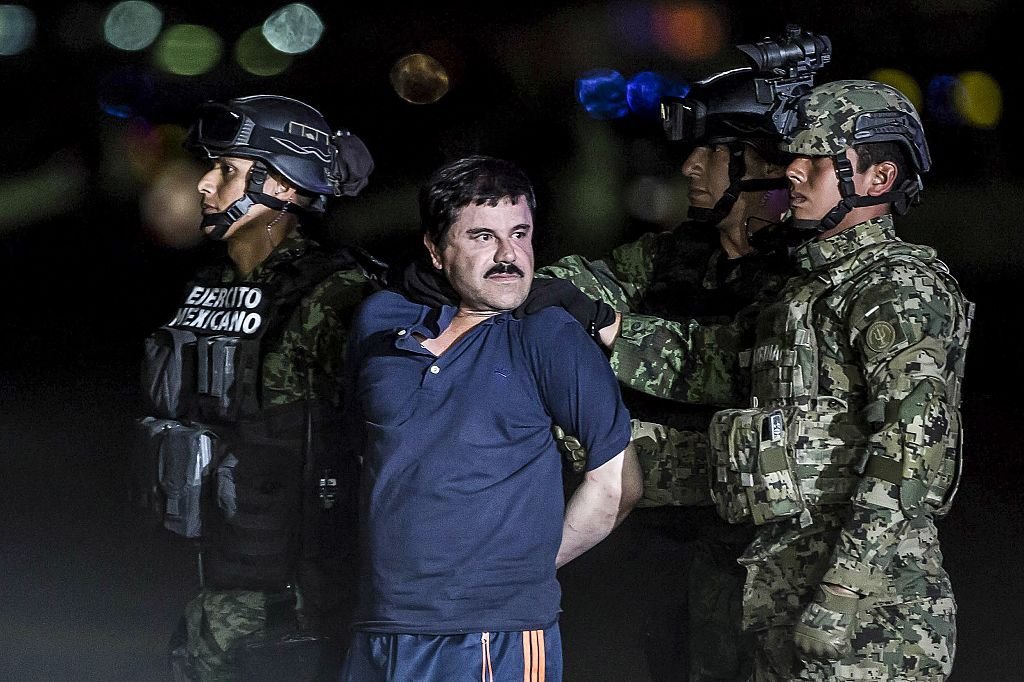 Joaquin Guzman Loera, conhecido como "El Chapo" é transportado para uma prisão de segurança máxima de na Cidade do México em 8 de janeiro de 2016