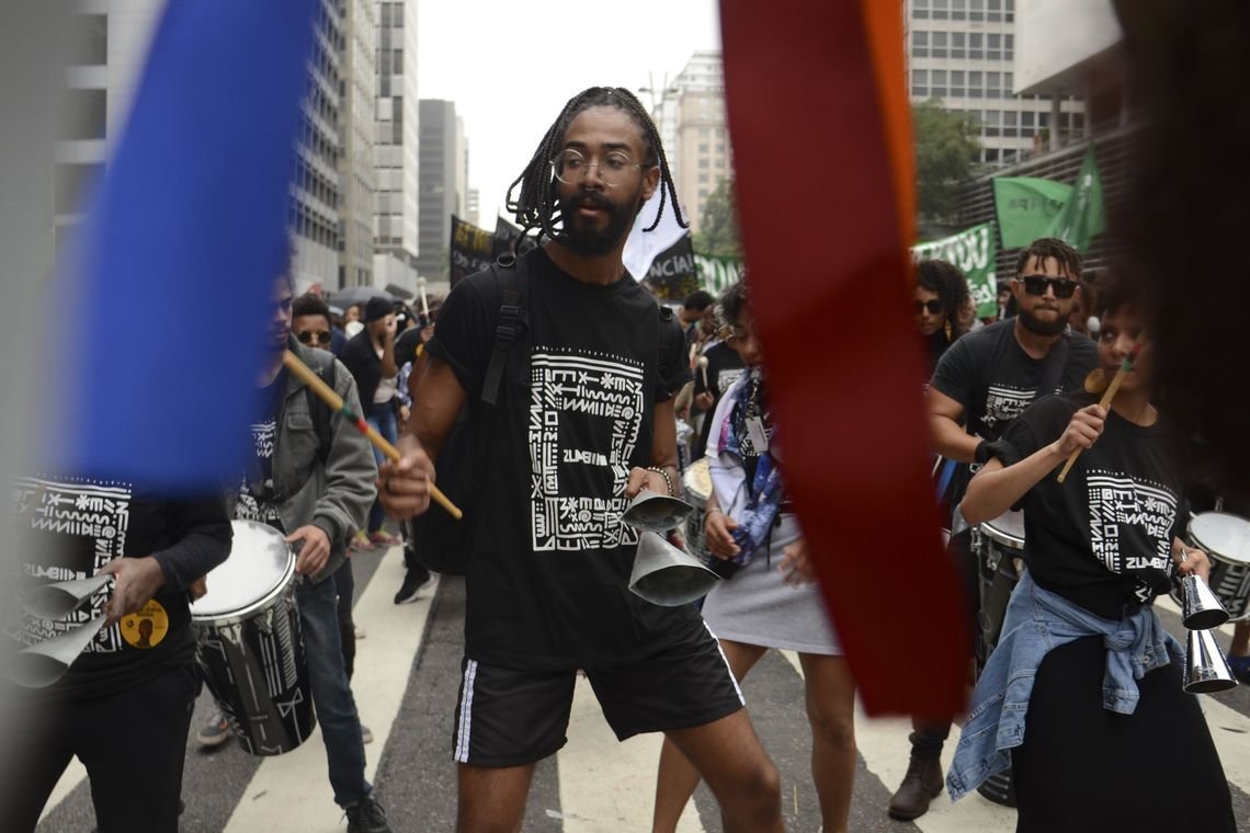 Acontece em São Paulo, a XV Marcha da Consciência Negra, na Avenida Paulista.