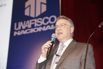 Roberto Leonel de Oliveira Lima, então Auditor Fiscal da Receita Federal, atualmente, chefe do Coaf indicado por Sergio Moro