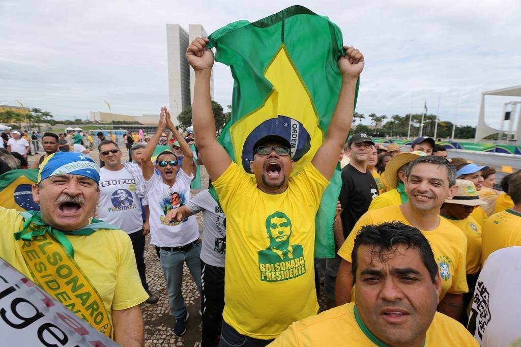 Apoiadores de jair Bolsonaro aguardam cerimônia de posse em BrasíliaApoiadores de jair Bolsonaro aguardam cerimônia de posse em Brasília