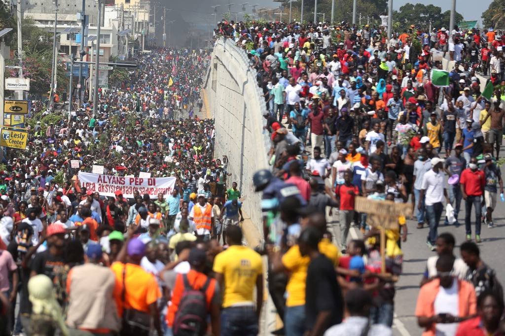Milhares de manifestantes protestam no Haiti contra inflação e corrupção