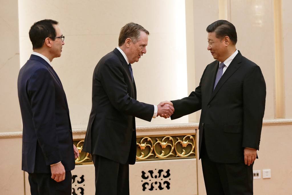 O presidente da China, Xi Jinping, reuniu-se com o representante de Comércio dos Estados Unidos, Robert Lighthizer,